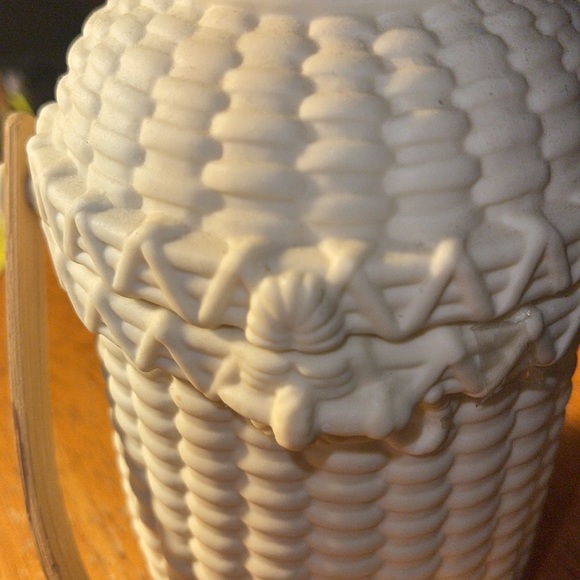 - PartyLite Tea light Candleholders Nantucket Shell Basketweave  with Lid … - Picture 2 of 5